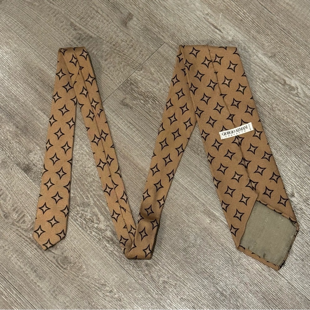 Giorgio Armani Vintage Men's Silk Tie Light Brown Camel Luxury Geometric Print - Picture 2 of 6
